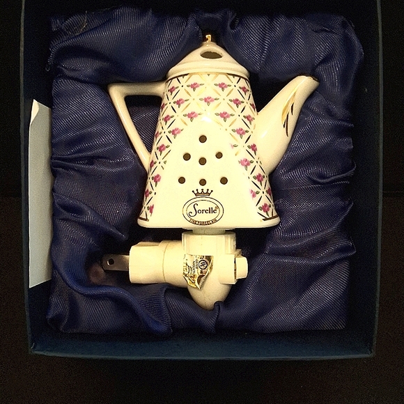 Night Light - Sorelle Porcelain Tea Kettle - Picture 2 of 7